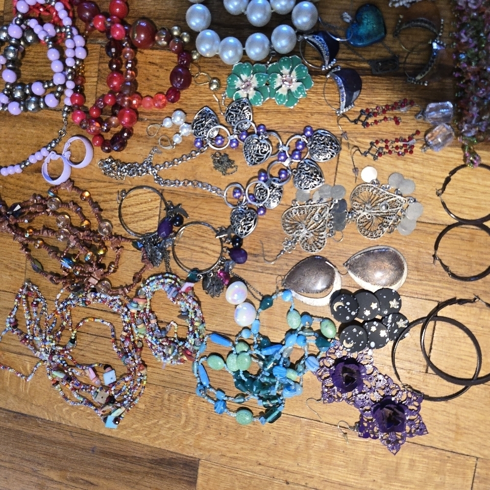 Vintage To Now Jewelry Lot Costume Estate Find Needs Cleaned. Mixed - Picture 2 of 13